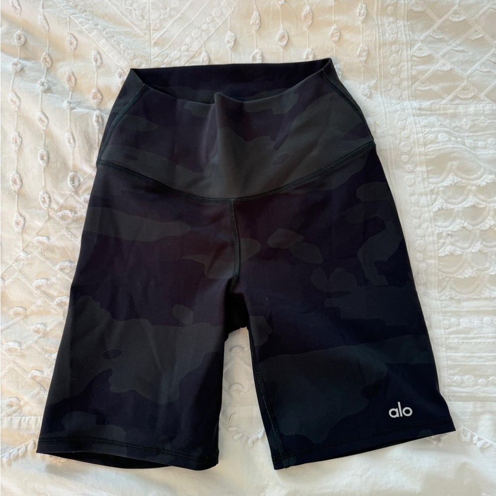 Alo Yoga High Waist Vapor Biker Short Green Camo Small